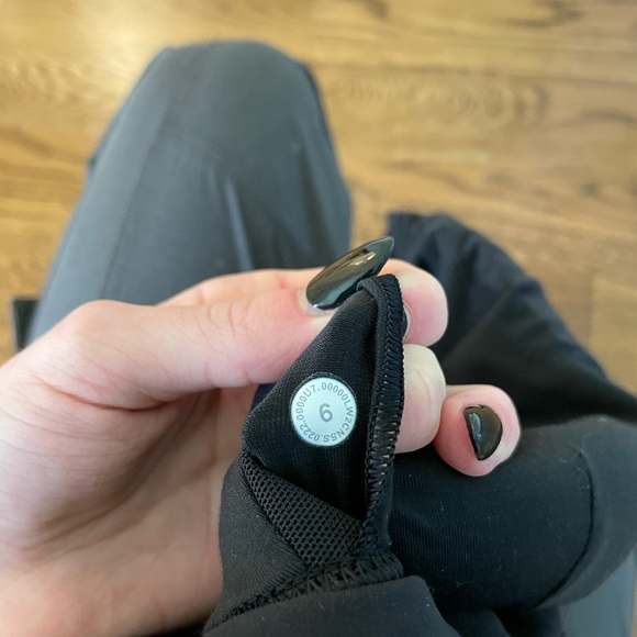 Lululemon black longline bra size 6 - Picture 3 of 3